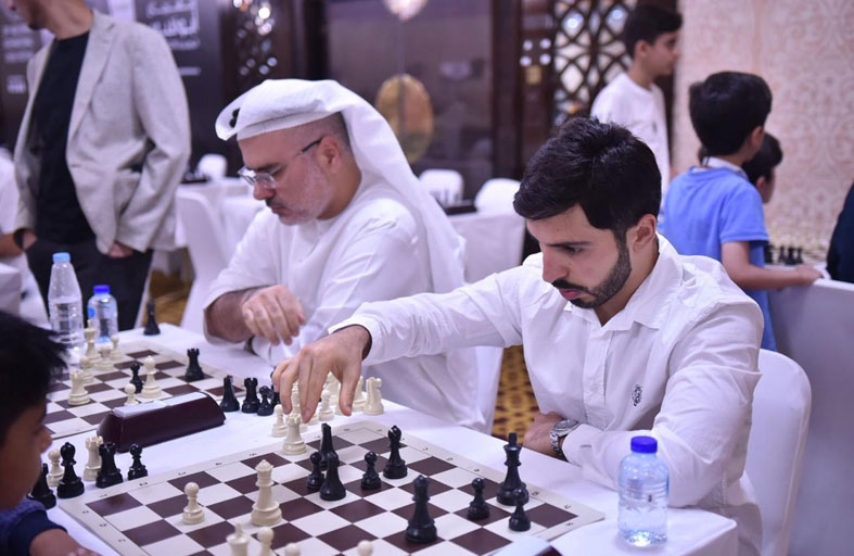 «أبو ظبي الدولي للشطرنج» يواصل منافساته بمشاركة قياسية في البطولة العائلية