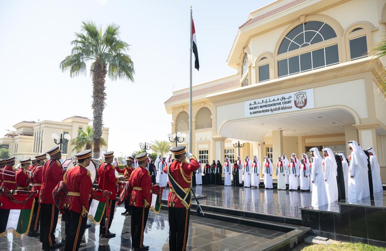 ديوان ممثل الحاكم بمنطقة الظفرة يحتفل بيوم العلم