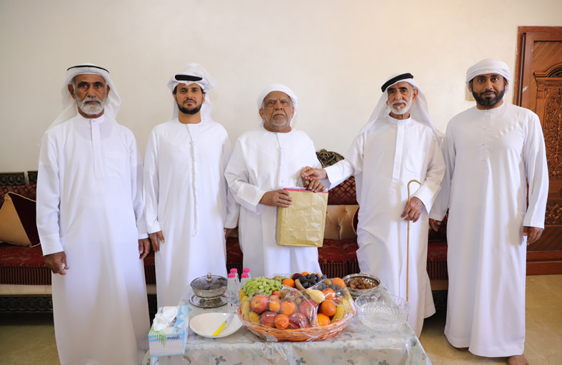 مجلس أولياء أمور الطلبة والطالبات بالمنطقة الوسطى يواصل برامجه التربوية بزياراته لكبار المواطنين