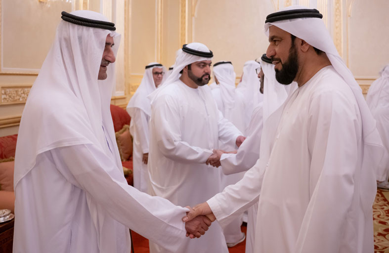 حمد الشرقي يستقبل المهنئين بشهر رمضان بحضور ولي العهد 