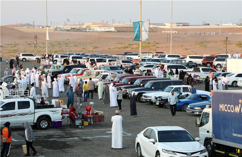 «سوق سابع» المجتمعي في العين يشهد إقبالا من الجمهور و المهتمين بالمنتجات التراثية والمحلية