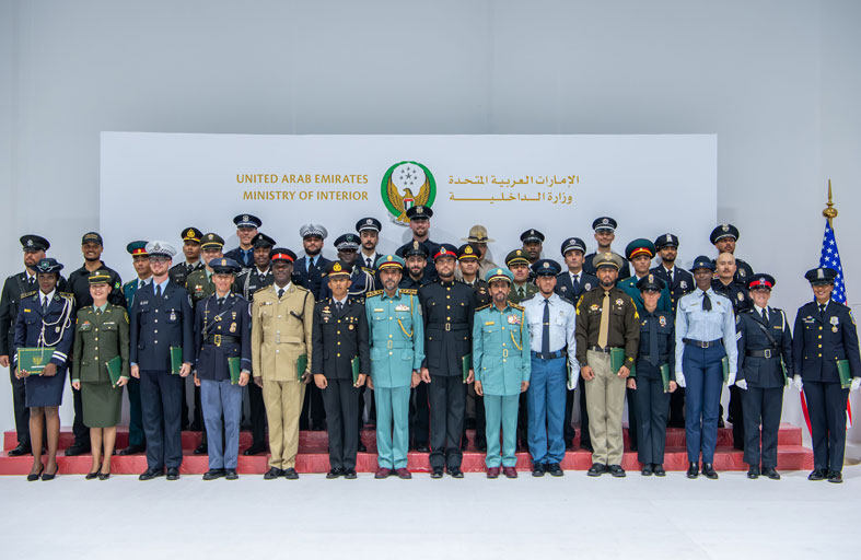 وكيل وزارة الداخلية يكرم الطلبة الموفدين من الدول الصديقة