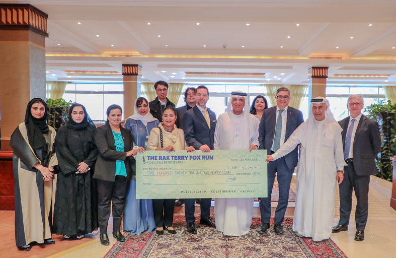 سعود بن صقر يستقبل قنصل عام كندا وأعضاء اللجنة المنظمة لسباق تيري فوكس رأس الخيمة