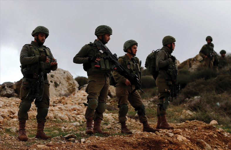 صحيفة إسرائيلية: غطرسة الجيش الإسرائيلي وضعته في مأزق