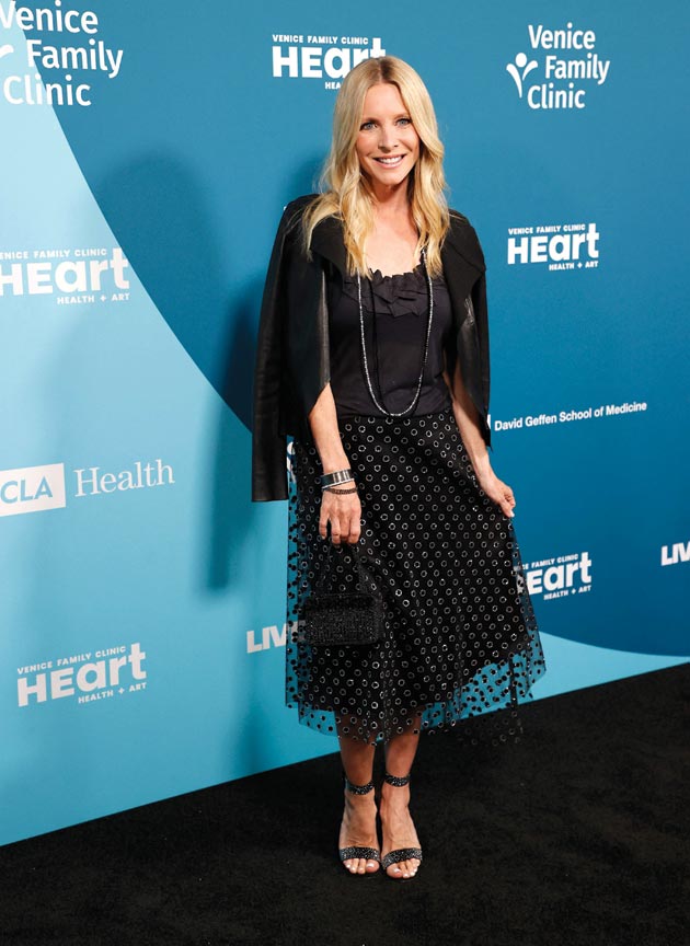 الممثلة الأمريكية لورالي بيل تصل إلى حفل افتتاح فيلم عيادة عائلة البندقية «الصحة + الفن » في كاليفورنيا. (ا ف ب)