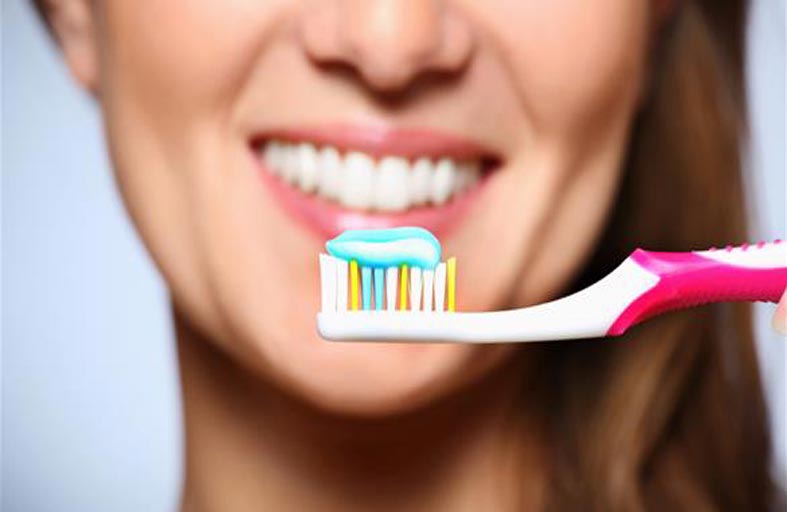 أخطاء خطيرة عند تنظيف الأسنان بالفرشاة