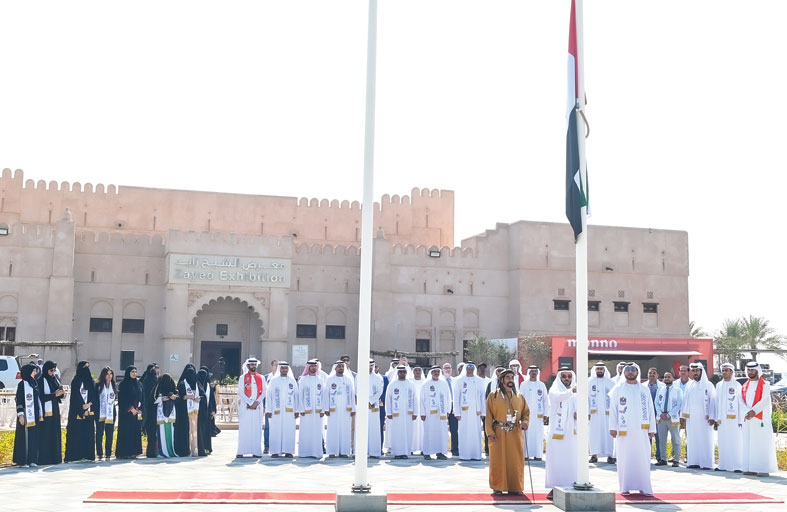 نادي تراث الإمارات يحتفي بيوم العلم