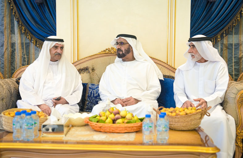 حاكم الفجيرة يعزي عبدالله الكتبي بوفاة والدته