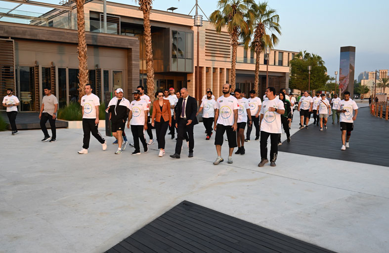 شرطة دبي تدعم «تحدي اللياقة» بـ «مشي القادة»