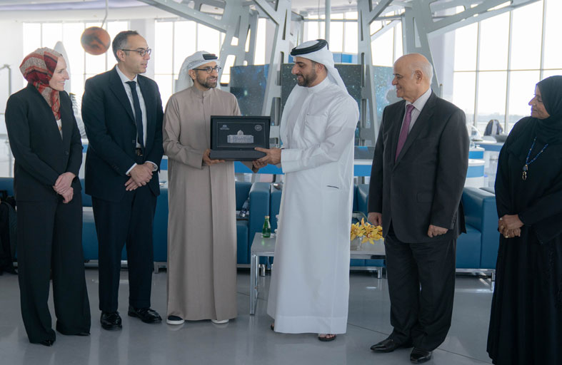 سلطان بن أحمد القاسمي يلتقي وفداً من طلبة جامعة هارفارد الأمريكية