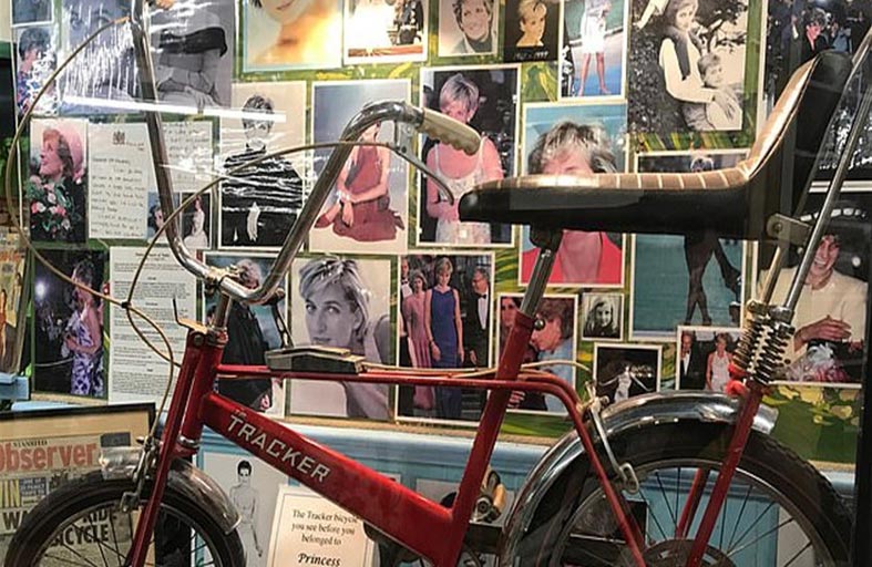 دراجة الأميرة ديانا الحمراء للبيع