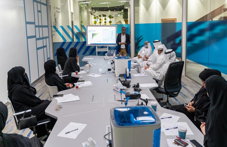 بلدية مدينة أبوظبي تنظم ورشة تفاعلية لموظفيها حول تقنيات الثورة الصناعية الرابعة وتطبيق «Chat GPT»
