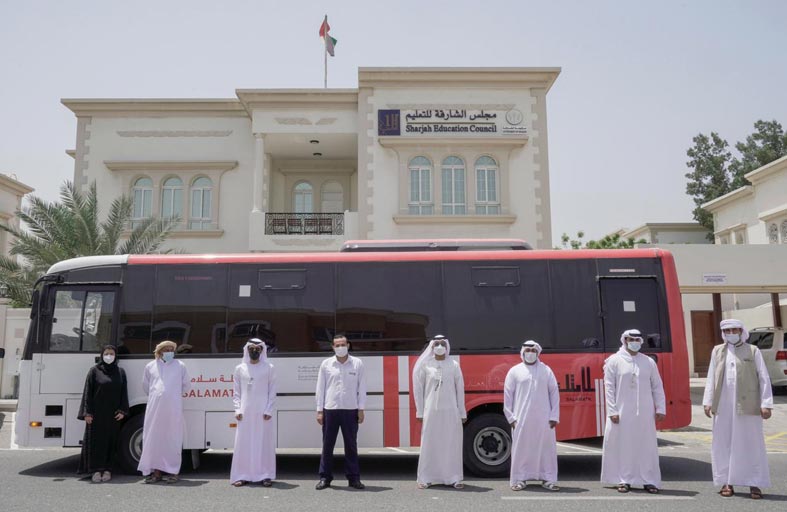 مجلس الشارقة للتعليم بالتعاون مع هيئة الوقاية والسلامة يوعي موظفيه عمليا بمفاهيم السلامة في الحافلة