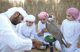 جيل جديد يبدأ بتعلّم الصقارة وفراسة الصحراء في الموسم العاشر لمدرسة محمد بن زايد 