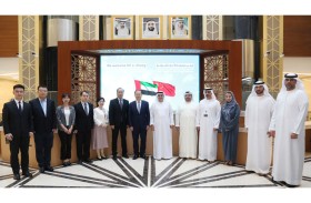 الإمارات والصين تبحثان تعزيز التعاون في مجالات العمل وتنمية الموارد البشرية