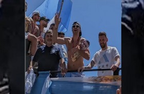 تحت أنظار ميسي.. مارتينيز يسخر من مبابي بـ «لعبة الأطفال»