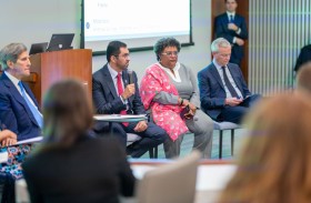 سلطان الجابر يشارك في حلقة نقاشية بشأن تمويل المناخ وتحقيق انتقال منطقي وعملي وتدريجي في قطاع الطاقة