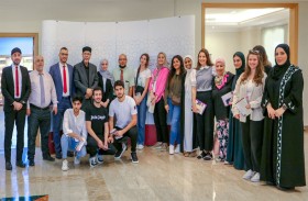 وفد طلابي من أمريكيّة دبي يزور مجمع اللّغة العربيّة بالشارقة
