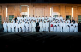 عبدالله بن زايد يكرم متقاعدي وزارة الخارجية والتعاون الدولي