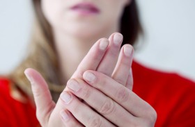 اكتشاف سبب وراثي لـ«برودة اليدين المزمنة» تؤثر على الملايين حول العالم