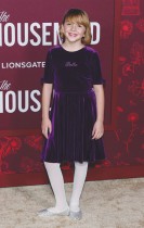 الممثلة الأمريكية أرابيلا أوليفيا كلارك لدى حضورها العرض الأول لفيلم «الخادمة» في لوس أنجلوس. ا ف ب