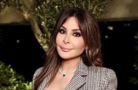 موقف «مؤثر» لإليسا مع طفلة على المسرح