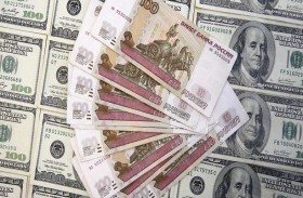 الروبل الروسي يتراجع متجاوزا 58 مقابل الدولار بعد خفض أسعار الفائدة 