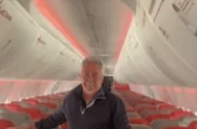 رحلة الملك.. قصة مذهلة لبريطاني على متن طائرة