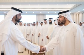 حمدان بن زايد يستقبل عدداً من المواطنين في قصر الظنة ويشيد بالكوادر المتميزة في منطقة الظفرة