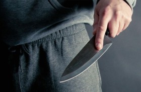 راكب يطعن خمسينياً نائماً في مترو