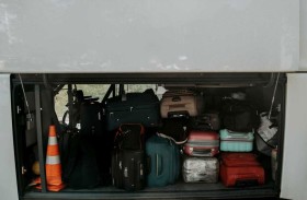 فيديو صادم لامرأة داخل حقيبة سفر