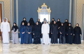 حمدان بن محمد يلتقي عددا من التربويين الإماراتيين العاملين في القطاع الخاص والمتقاعدين