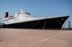 السفينة «كوين إليزابيث 2» تحتفي بمرور 4 سنوات على تحويلها لأكبر فندق عائم في دبي