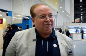 «أبوظبي للكتاب».. توقيعات تحمل حكايات أصحابها إلى القراء