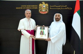 رئيس الدولة يمنح سفير الكرسي الرسولي لدى الدولة وسام زايد الثاني من الطبقة الأولى