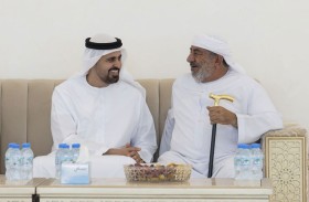 ذياب بن محمد بن زايد يقدِّم واجب العزاء في وفاة شقيق الشهيد أحمد محمد الزيودي