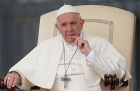 البابا : بعض الساسة الأوروبيين يشبهون هتلر