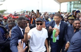 مبابي يزور الكاميرون مسقط رأس والده 