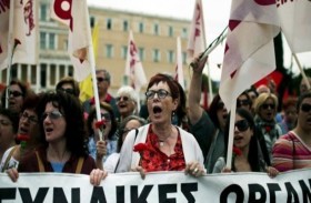 تظاهرات ضد إصلاح أنظمة التقاعد في اليونان 