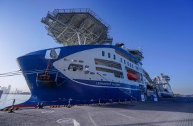 أكبر سفينة في العالم لمد الكابلات تبدأ العمل في مشروع أدنوك   وطاقة لربط عمليات حقول أدنوك البحرية بالشبكة الكهربائية