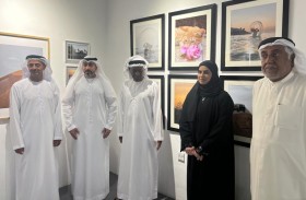 عبدالملك بن كايد يرعى المعرض الصيفي للصور في ديزاين جالري برأس الخيمة بمشاركة إماراتية ودولية