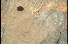ناسا: صخرتا المريخ يشتبه أنهما بركانيتان