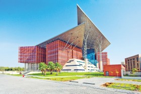 قضاء أبوظبي تنجز 4 آلاف معاملة توثيق باللغة الإنجليزية