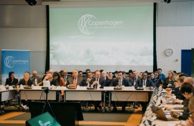 سلطان الجابر يشارك في رئاسة الاجتماع الوزاري بشأن تغير المناخ في كوبنهاغن، بحضور أكثر من 40 وزيراً من جميع أنحاء العالم 