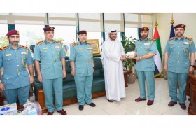 قائد عام شرطة رأس الخيمة بالإنابة يكرم نادي الامارات