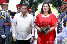 الفلبين: «بونغ بونغ» ماركوس على أبواب السلطة...!