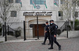 الرئيس الفلسطيني يواجه انشقاقا في حركة «فتح» 