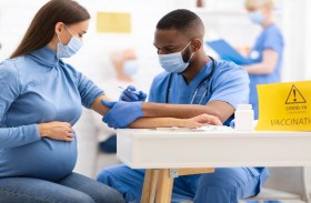 الحوامل ولقاح كورونا.. دراسة طبية تكشف المخاطر والفوائد