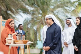 منصور بن زايد يستقبل فريق مبادرة «نعمة»