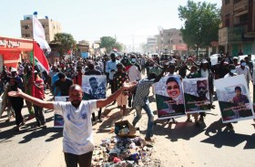 الشرطة السودانية تواجه الاحتجاجات بقنابل الغاز والصوت